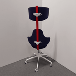 Begagnad kontorsstol Spine från Savo i blått. Mått: reglerbar sitthöjd mellan 42,5 - 52 cm. 