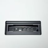 Begagnat rektangulärt konferensbord från Steelcase. Med vit bordsskiva och mörkgrått stativ. Utrustad med kabellucka och kabelhål. Mått: Bredd 180 cm, Djup 120 cm, Höjd 72 cm. 