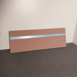 Begagnad bordsskärm Tab från Efg i rött tyg, funktionslist samt bordsfästen i silver. Mått: Längd 180 cm, Höjd 65 cm. 