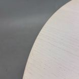 Begagnat cafébord Straw från Blå Station, med rund vitlaserad askskiva och mörkgrönt pelarstativ. Måtta: Diameter 75 cm och höjd 72 cm. 