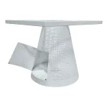 Begagnat bordsstativ konferensbord från Horreds, modell Tin. Konformad perforerad, i vitt. Mått: Höjd 69 cm x Bredd 92,5 cm x Djup 72 cm. 