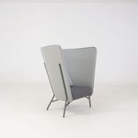 Begagnad fåtölj med hög rygg Aura från Inno i grå tygklädsel. Mått: Höjd 125 cm, sitthöjd 45 cm och sittdjup 57 cm. 