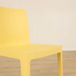 Begagnad matstol Élémentaire från HAY i ljusgul färg. Mått: höjd 79 cm, sitthöjd 45 cm, Rygghöjd: 35 cm Sittbredd: 40 cm. 