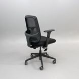 Begagnad kontorsstol Valo Sync från Dauphin i svart. Mått: Justerbar sitthöjd från 42 cm till 52 cm. 