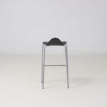 Begagnad barstol Plektrum från Materia i svart. Mått: sitthöjd 78 cm. Mått: höjd 87 cm, bredd 45 cm och djup 43 cm. 