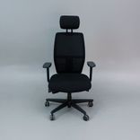 Begagnad kontorsstol Soul från Savo med ryggstöd i mesh, tygklädd sits. Mått: sitthöjd 40–52 cm.