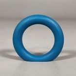 Begagnad klädhängare från HAY, modell Gym Hooks. Rund och ihålig i formen. I turkos färg. Mått Diameter 12,5 cm. 