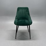 Begagnad konferensstol med grön sammetsklädsel, svarta ben och skålformad sits och rygg. Mått: Bredd 48 cm, djup 45 cm, höjd 86 cm och sitthöjd 47 cm. 