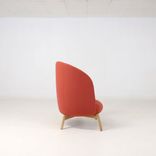 Begagnad fåtölj Nest från +Halle i rosa/orange tyg. Mått: Sittbredd 80 cm, sittdjup 62 cm och sitthöjd 44 cm. 