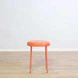 Begagnad pall Chord från Mitab i orange färg. Mått: Total höjd: 46 cm Diameter: 36 cm. 