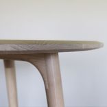Begagnat runt cafébord Bat i ask från Karl Andersson & Söner. Mått: diameter 70 cm och höjd 72 cm. 