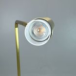 Begagnad golvlampa Cato Q från Belid i mässing. Mått: höjd 123 cm. 