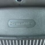 Begagnad kontorsstol Aeron B från Herman Miller i svart. Mått: sitthöjd 40–55,2 cm 