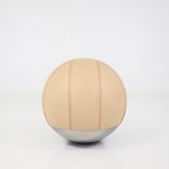Begagnad balansboll Boullée från Materia med beige klädsel, kromad underdel. Mått:  diameter 52 cm. 