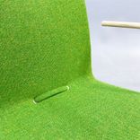 Begagnad konferensstol Day II från Gärsnäs i grönt tyg armstöd i ask, kromat stativ. Mått: Bredd 57 cm, Djup 56 cm, Höjd 83.5 cm, Sitthöjd 46 cm. 