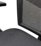 Begagnad svart kontorsstol med armstöd från Brizley med meshrygg. Mått: Höjd 86-98 cm x Bredd 68 cm x Djup 68 cm. 