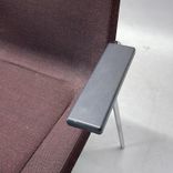 Begagnad konferensstol från Swedese modell Happy. I brunlila tyg med kromat underrede. Mått: bredd 62 cm, djup 54 cm, höjd 84 cm, sitthöjd 45 cm. 