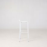 Begagnad barstol Straw från Blå Station i vitt. Mått: Höjd 90 cm, sittbredd 34 cm och sittdjup 29 cm. 