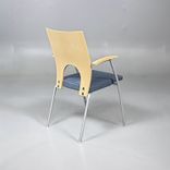 Begagnad konferensstol från Kinnarps modell Yin. Grått tyg på sits och rygg, rygg i björk och ben i silverfärg. Bredd: 54 cm. Djup: 56 cm. Höjd: 87 cm. Sitthöjd: 42 cm. 