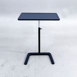 Begagnat laptopbord Nes från Vitra i svart. Mått: Bredd 50 cm, Djup 35 cm, Höjd justerbar från 57 till 77 cm.  