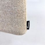 Begagnad bordsskärm Vibe Focus Flyby från Kinnarps i beige tyg. Mått: Bredd 140 cm, Djup 4 cm, Höjd 65 cm. 