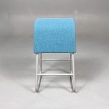 Begagnad barstol Plint från Materia med klädd sits i turkos textil och silverfärgat underrede i metall. Mått: Bredd 38 cm, djup 39 cm och höjd 63 cm. 
