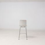 Begagnad ljusbeige barstol HAL RE från Vitra. Mått: Sitthöjd: 66 cm , Höjd: 101 cm , Sittbredd: 47 cm, Sittdjup: 39 cm. 