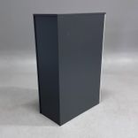 Begagnat towerskåp från Kinnarps i grå färg och ljusgrå front och nyckellås. Mått: Bredd 40 cm, Djup 80 cm, Höjd 125 cm. 