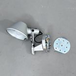 Begagnad vägglampa Tolomeo Faretto i aluminium från Artemide. Mått: Djup 25 cm, Höjd 23 cm. 