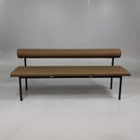Begagnad soffa Font från Offecct i brunt tyg med svarta ben. Mått: Bredd 180 cm, djup 62,5 cm, höjd 75,5 cm, sitthöjd 46 cm. 