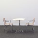 Begagnat cafébord X-bone från Johanson Design i vit färg och kromat stativ. Mått: diameter 75 cm och höjd 73 cm. 