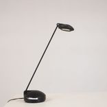 Begagnad skrivbordslampa Joker från Unilux i svart. Mått: Höjd 60 cm, fotens bredd 15 cm.
