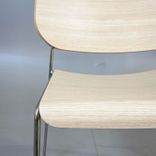 Begagnad stol från Offecct. Modell: Lite. Färg/material: vitpigmenterad eklaminat, stativ i krom. Mått (cm): Bredd 51 x Djup 54 x Höjd 78; Sitthöjd 45.