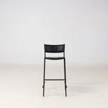 Begagnad barstol Jig från Massproductions i svart. Mått: Sitthöjd 74 cm, höjd 99 cm, sittbredd 40 cm och sittdjup 40 cm. 