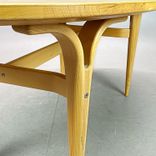 Begagnat soffbord Superellips från Bruno Mathsson i björk. Mått: bredd 120 cm, djup 71 cm, höjd 52 cm. 