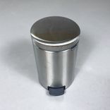 Begagnad papperskorg New Icon 12l från Brabantia i aluminium. Mått: diameter 25 cm och höjd 41 cm. 