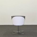 Begagnad fåtölj Cabin från Johanson Design. I grått tyg med ett vitt skal. Mått: höjd: 80 cm, bredd: 61 cm, djup: 61 cm, sitthöjd 48 cm. 