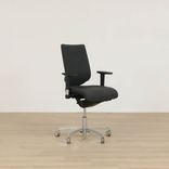 Begagnad kontorsstol Sign från Officeline i svart. Mått: ryggbredd 45 cm, rygghöjd 55 cm, sitthöjd 46 - 62 cm. 