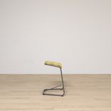 Begagnad Barstol från Lammhults, modell Add. Med gul sits. Mått: Höjd: 61-68 cm, Bredd: 27-38 cm, Djup: 38 cm.