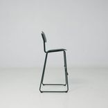 Begagnad barstol New School från .mdd i mörkgrönt. Mått: Sittdjup: 40 cm, Bredd: 38 cm, Höjd: 116 cm, Sitthöjd: 80 cm. 