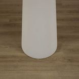 Begagnat runt barbord i vit färg med svart kant, konformad fot. Mått Längd: 60 cm, Bredd: 60 cm, Höjd: 110 cm.    
