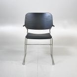 Begagnad stol från Offecct. Modell Lite i svart färg, i träfanér och kromstativ. Med armstöd.  Mått: Bredd 51 cm x Djup 54 cm x Höjd 78 cm, Sitthöjd 45 cm.