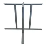 Begagnat bordsstativ i grå färg från Gärsnäs. Mått: Höjd 70 cm x Bredd 109 cm x Djup 109 cm.