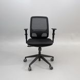 Begagnad kontorsstol Valo Sync från Dauphin i svart. Mått: Justerbar sitthöjd från 42 cm till 52 cm. 