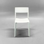Begagnad stol från IKEA, modell Janinge. I vit färg. Mått bredd 50 cm, djup 46 cm, höjd 76 cm och sitthöjd på 44 cm. Tillverkad i slitstark förstärkt propylenplast och kan staplas.