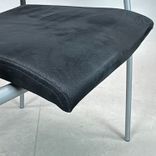 Begagnad konferensstol Spira från Lammhults i svart comforttyg, silverfärgat underrede och armstöd. Mått: Bredd 55 cm, djup 56 cm, höjd 83 cm och sitthöjd 45 cm. 