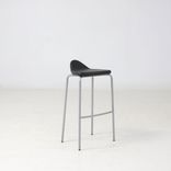 Begagnad barstol Plektrum från Materia i svart. Mått: sitthöjd 78 cm. Mått: höjd 87 cm, bredd 45 cm och djup 43 cm. 