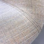 Begagnad Konferensstol modell Fiber Armchair från Muuto i beige färg och träben av ek. Bredd 54,5 cm, Djup 56 cm, Höjd 77 cm, Sitthöjd 46 cm. 