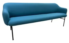 Begagnad turkos soffa Clair Café från Edsbyn. Mått: höjd 80 cm, bredd 200 cm, djup 70 cm. 