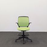 Begagnad kontorsstol Cobi från Steelcase i grönt. Mått: Sitthöjd: 59-83 cm, Sittdjup: 50 cm, Sittbredd: 50 cm. 